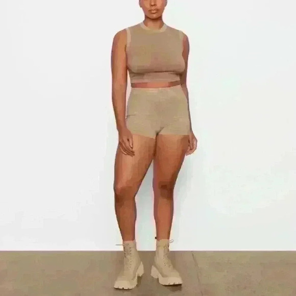 Pants - SKIMS OUTDOOR SHORT SHORT SIZE 3X COLOR NUDE